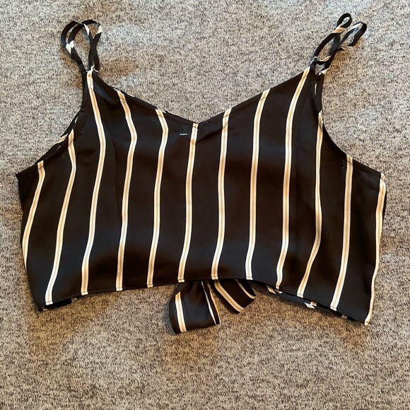 FOREVER 21 CROP TOP - Picture 2 of 2